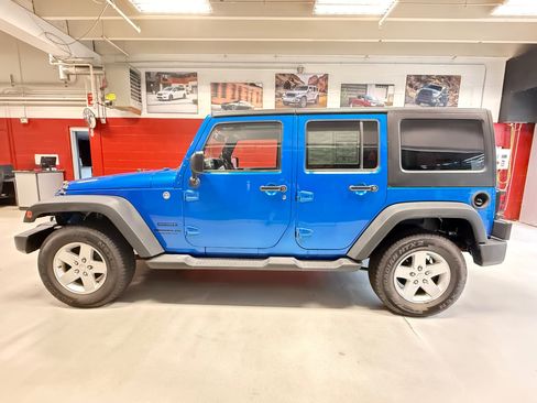 Used 2015 Jeep Wrangler Unlimited Sport w/ Quick Order Package 24S AWD/4WD image 2