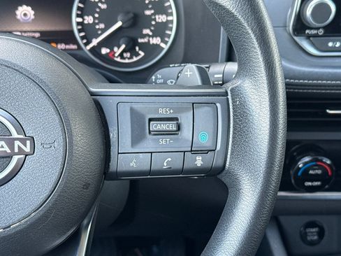 Used 2024 Nissan Rogue SV FWD image 31