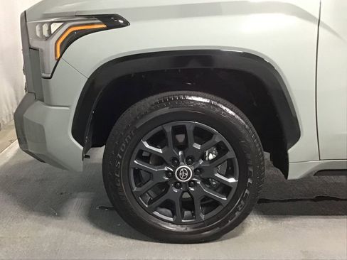 Used 2024 Toyota Tundra Platinum AWD/4WD image 5