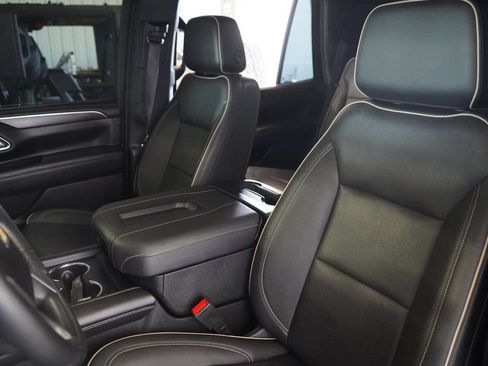 Used 2023 Chevrolet Tahoe Premier RWD image 17