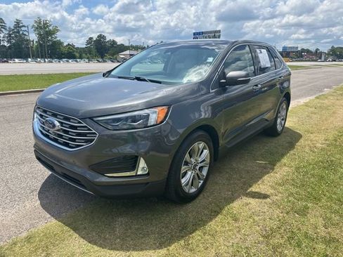 Used 2019 Ford Edge Titanium w/ Equipment Group 301A FWD image 3