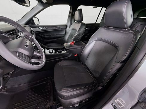 Used 2023 Jeep Grand Cherokee L Laredo image 12