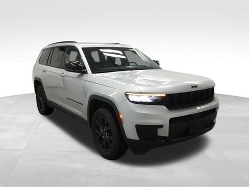 Used 2024 Jeep Grand Cherokee L Laredo AWD/4WD image 3