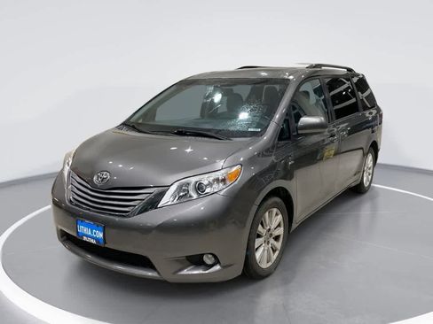 Used 2017 Toyota Sienna XLE image 1