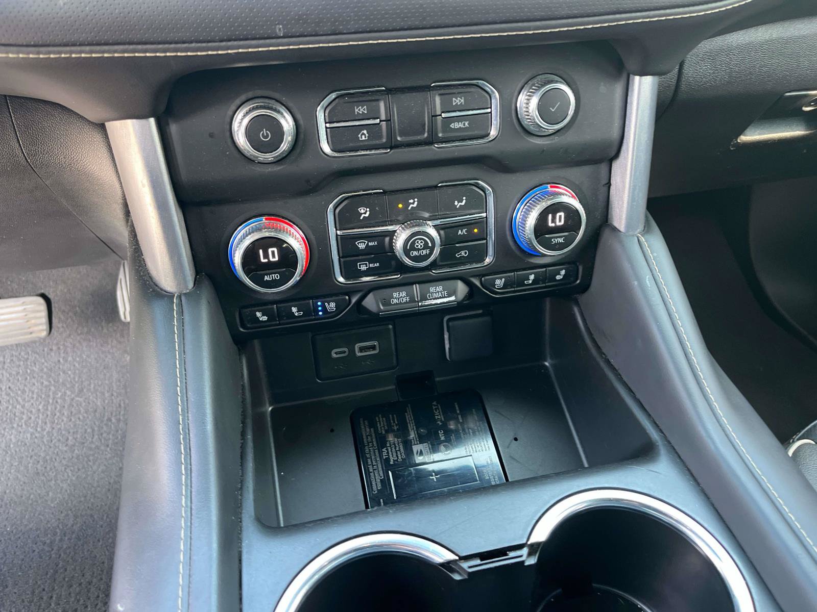 Used 2023 GMC Yukon SLT AWD/4WD image 36