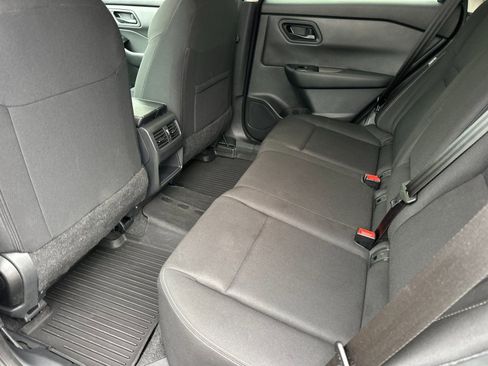 Used 2025 Nissan Rogue S image 11