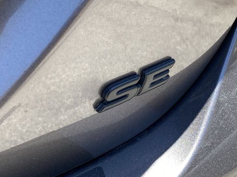 Used 2023 Toyota Camry SE FWD image 5