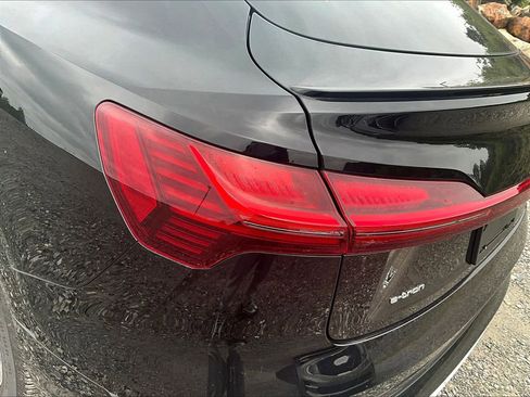 Used 2022 Audi e-tron Premium Plus w/ Premium Plus Package image 29