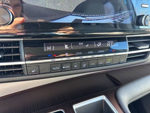 Used 2024 Toyota Sienna XLE image 19