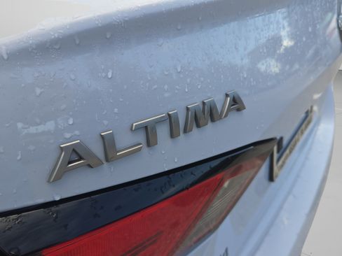 Used 2024 Nissan Altima 2.5 SR FWD image 29