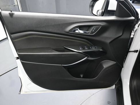 Used 2024 Chevrolet Trax LT FWD image 12