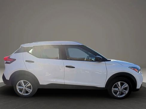 Used 2019 Nissan Kicks S image 4