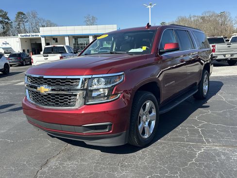 Used 2018 Chevrolet Suburban LT image 4