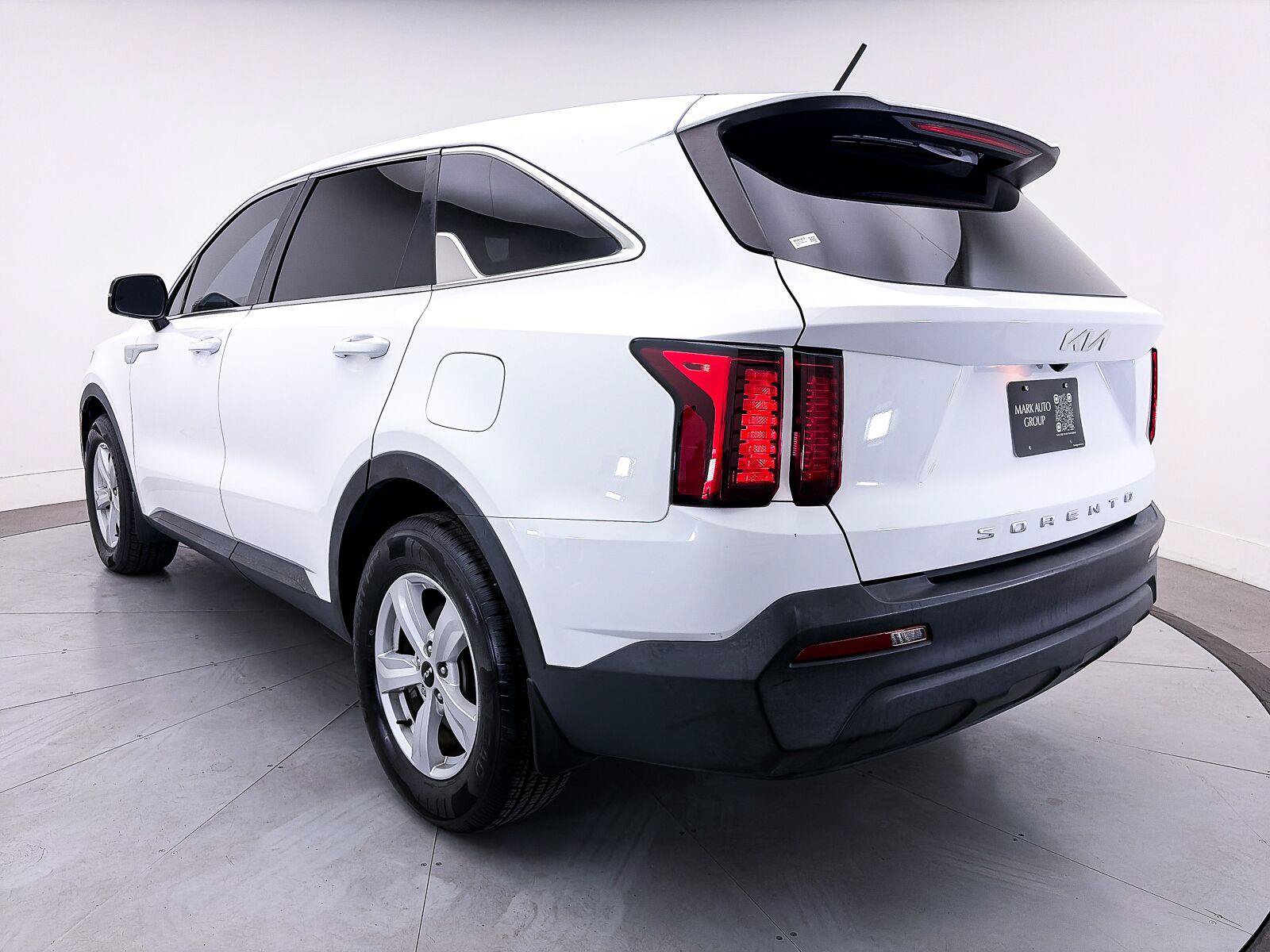 Used 2022 Kia Sorento LX FWD image 7