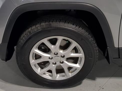 Used 2016 Jeep Cherokee Latitude w/ Comfort/Convenience Group AWD/4WD image 17