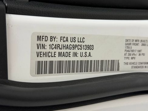 Used 2023 Jeep Grand Cherokee Laredo w/ Luxury Tech Group I AWD/4WD image 23