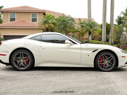 Used 2016 Ferrari California T image 19