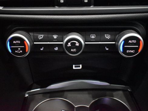 Used 2018 Alfa Romeo Giulia AWD image 14