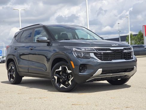 Used 2025 Kia Seltos S AWD/4WD image 2