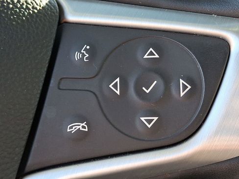 Used 2024 GMC Terrain SLT image 20