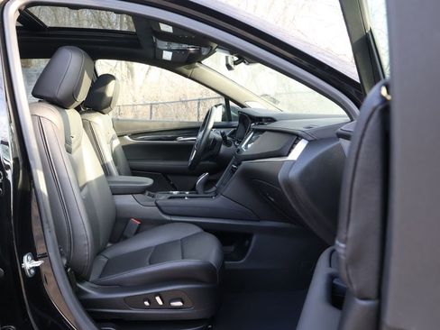 Used 2025 Cadillac XT5 Premium Luxury image 41