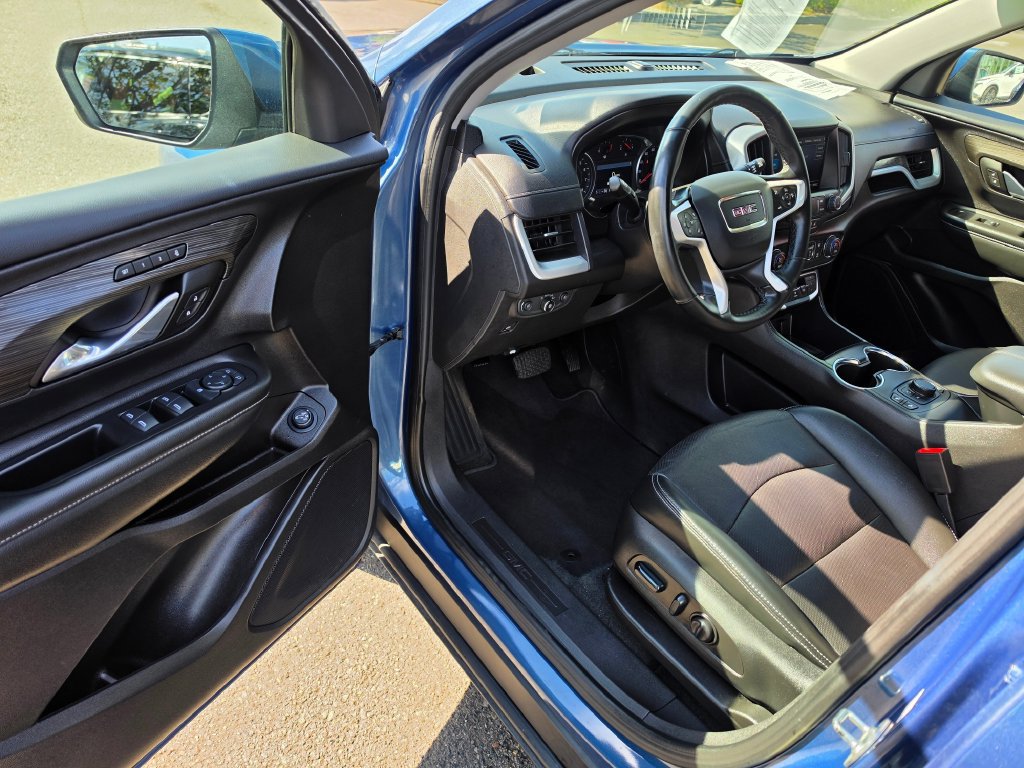 Used 2024 GMC Terrain SLT AWD/4WD image 19