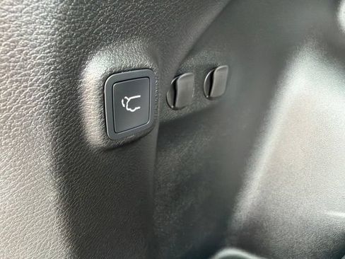 Used 2022 Jeep Cherokee Limited AWD/4WD image 35