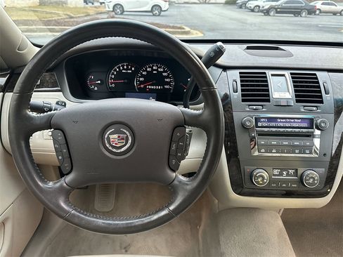 Used 2011 Cadillac DTS Luxury image 22