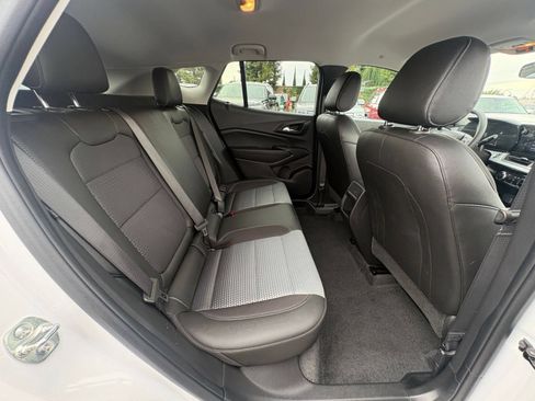 Used 2025 Chevrolet Trax LT FWD image 20