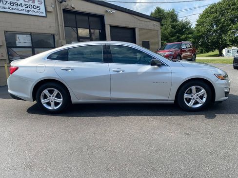 Used 2020 Chevrolet Malibu LS FWD image 2