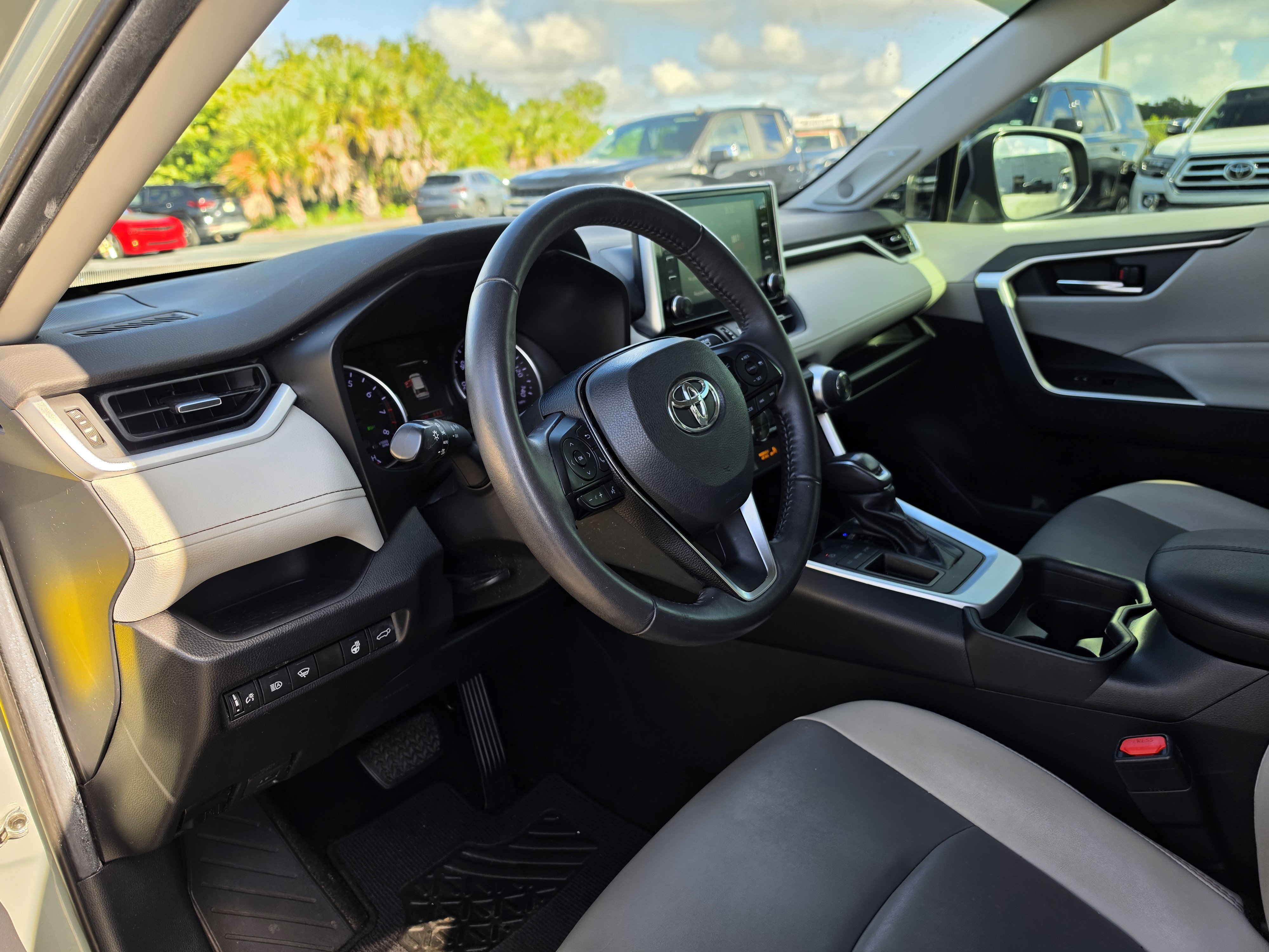 Used 2019 Toyota RAV4 XLE Premium w/ Advanced Technology Package FWD image 16