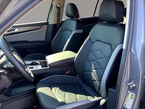 Certified 2025 Volkswagen Atlas Peak Edition SE AWD/4WD image 24