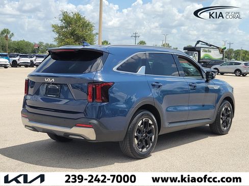 Certified 2024 Kia Sorento S FWD image 6
