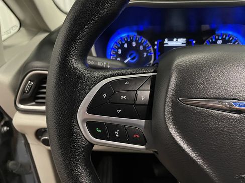 Used 2021 Chrysler Voyager Lxi FWD image 19