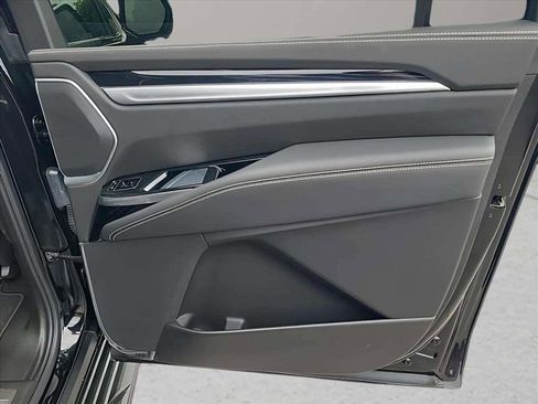 Used 2025 Cadillac Escalade ESV Sport AWD/4WD image 26