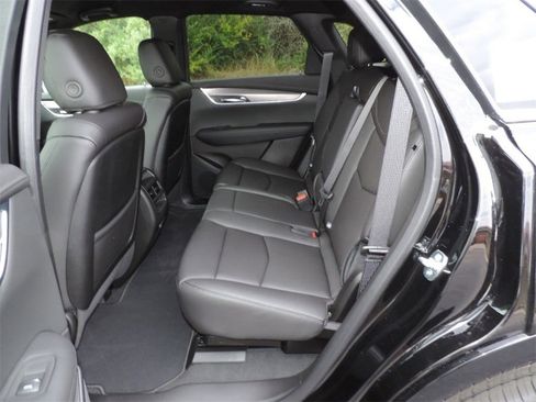 New 2026 Cadillac XT5 Luxury w/ LPO, ONYX Package image 16