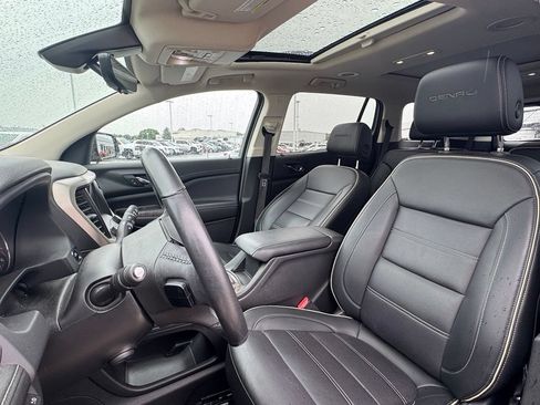 Used 2021 GMC Acadia Denali w/ Denali Technology Package FWD image 14