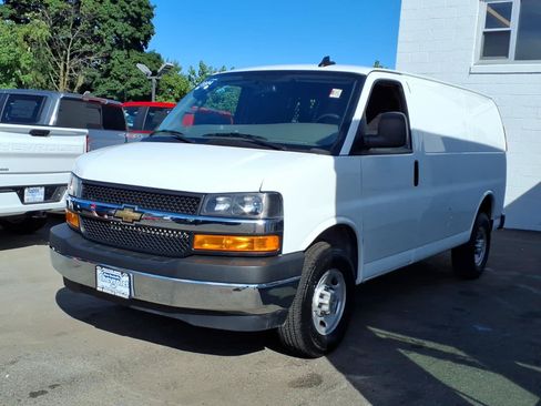 Used 2024 Chevrolet Express 2500 w/ Driver Convenience Package RWD image 3