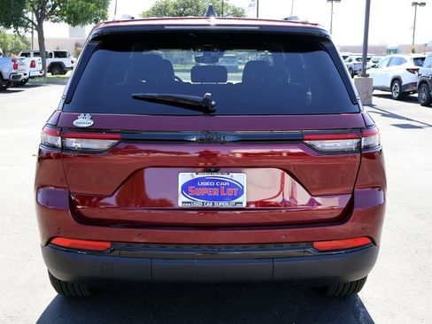 Used 2024 Jeep Grand Cherokee Altitude RWD image 12