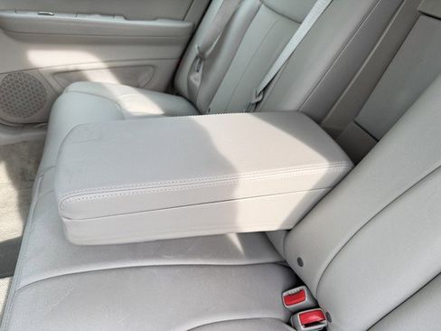 Used 2009 Cadillac DTS w/ Trunk Convenience Package image 12