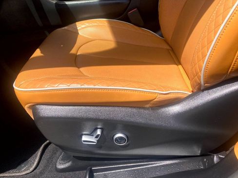 Used 2022 Chrysler Pacifica Pinnacle AWD/4WD image 11
