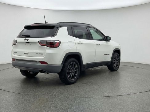 Used 2025 Jeep Compass Trailhawk AWD/4WD image 9
