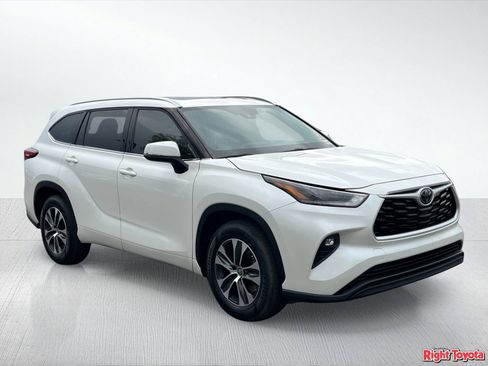 Certified 2021 Toyota Highlander XLE FWD image 9