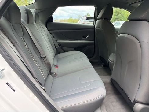 Used 2023 Hyundai Elantra SEL w/ Convenience Package FWD image 11