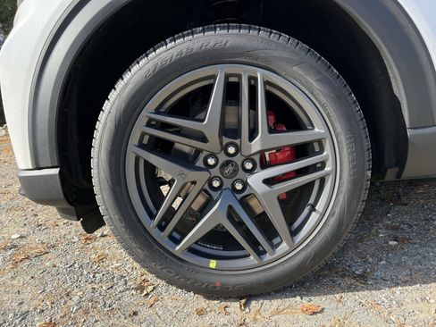 New 2026 Ford Explorer ST-Line w/ ST-Line Street Pack image 12