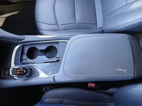 Used 2019 Buick Enclave Essence image 30