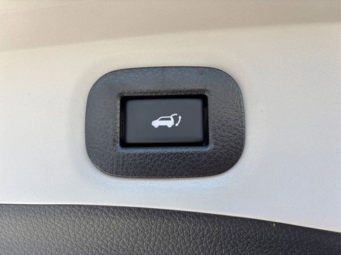 Used 2020 Nissan Rogue SV image 14