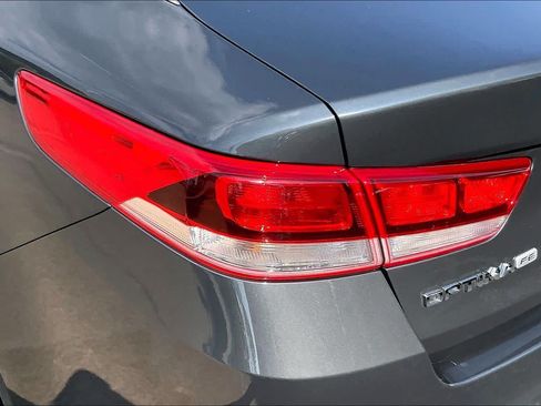 Used 2016 Kia Optima LX FWD image 28