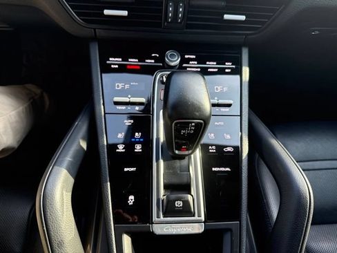 Used 2019 Porsche Cayenne AWD/4WD image 30
