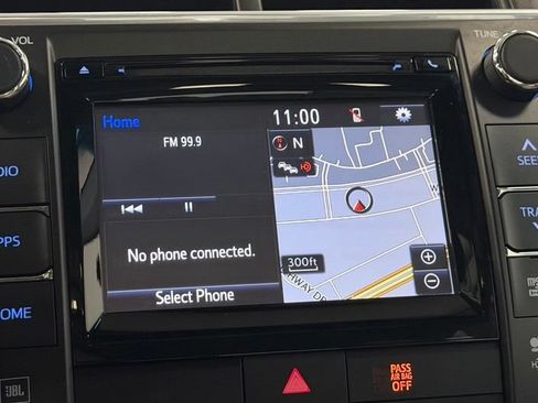 Used 2015 Toyota Camry XLE w/ Moonroof Package FWD image 18